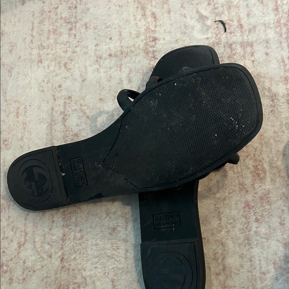 Gucci Black Interlocking G Rubber Slide Sandals 100% authentic. - Picture 2 of 3